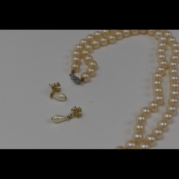 Pearl set necklace and the earrings - Picture 8 of 8